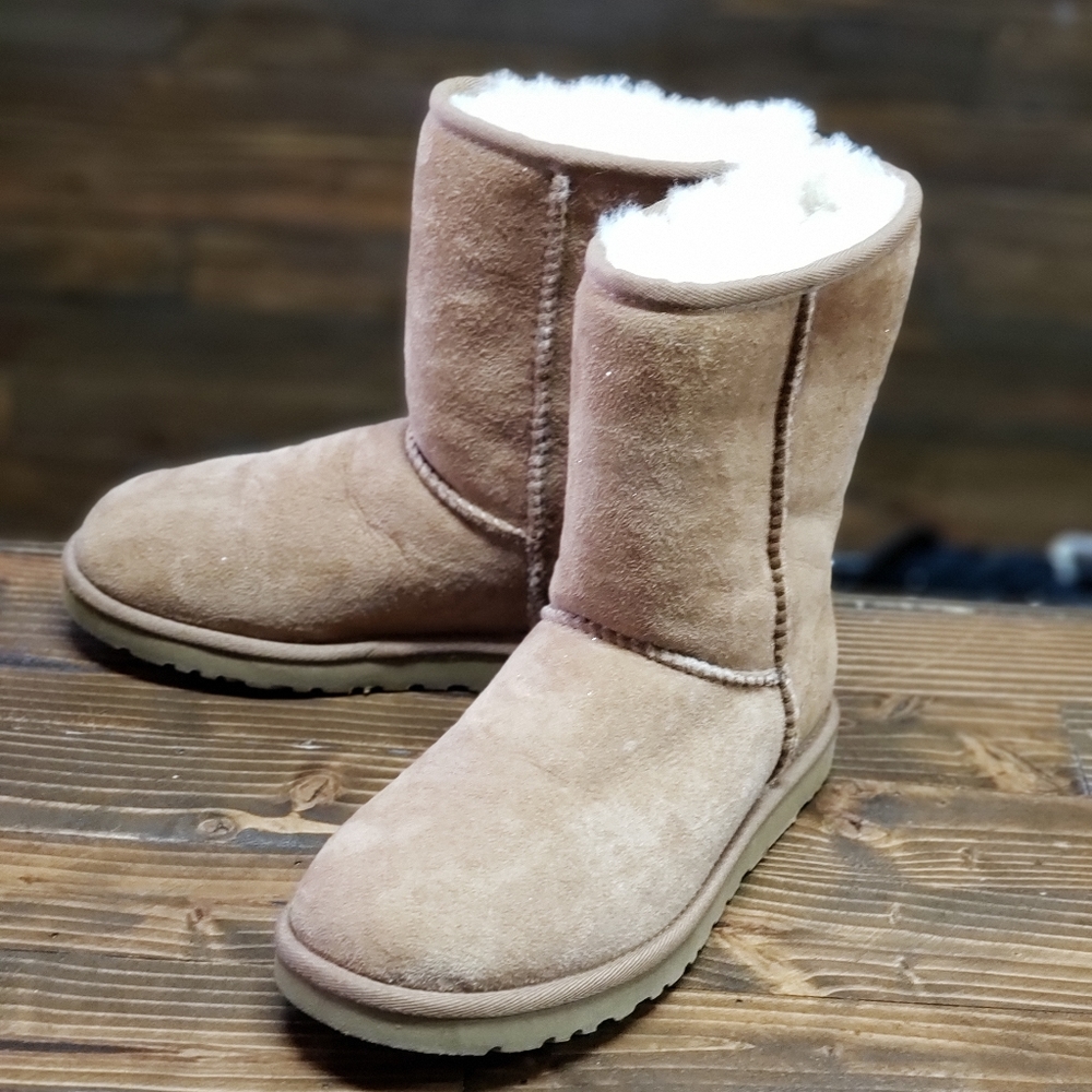 Uggs Women's Classic Short Boots US Size 6